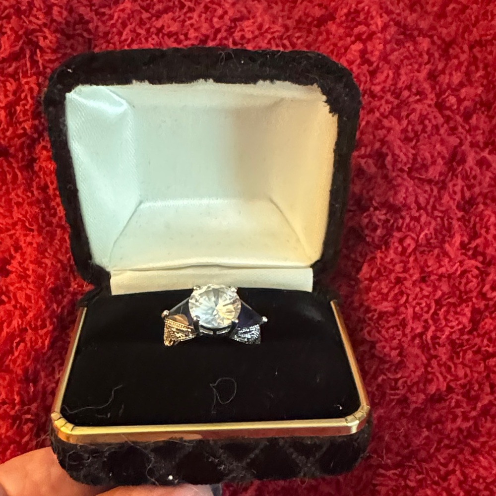 Elegant Silver Ring with Clear Gemstone